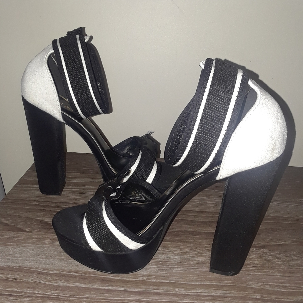 Shoes never worn outside